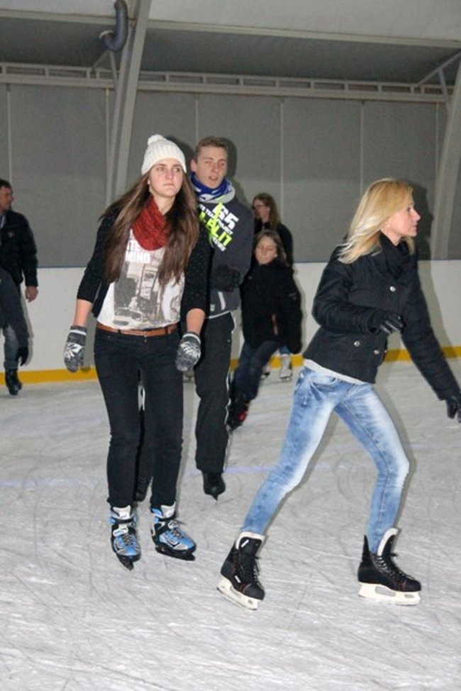 Lodowisko pęka w szwach - zdjęcia