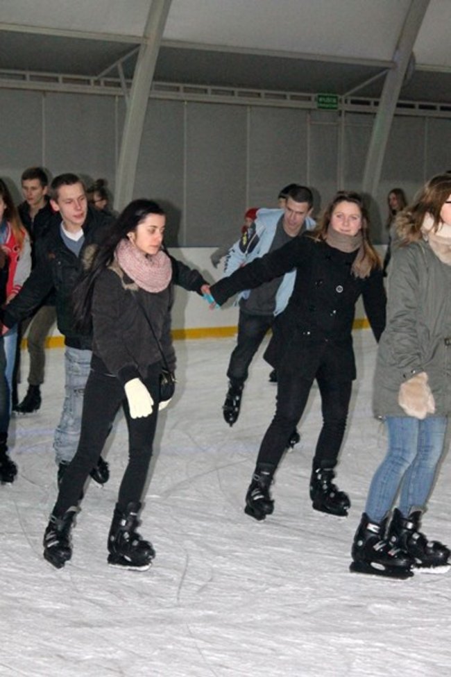 Lodowisko pęka w szwach - zdjęcia