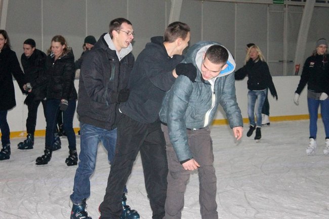 Lodowisko pęka w szwach - zdjęcia