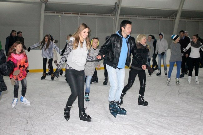 Lodowisko pęka w szwach - zdjęcia