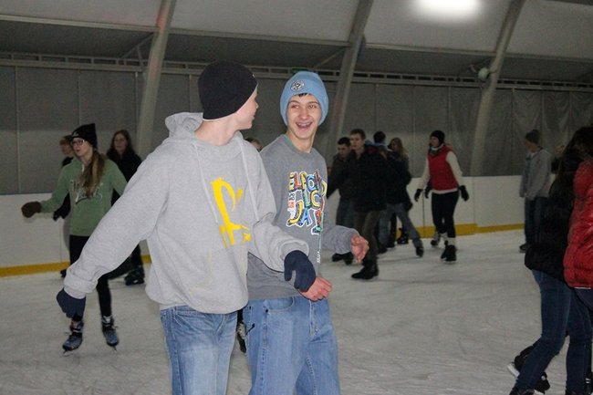 Lodowisko pęka w szwach - zdjęcia