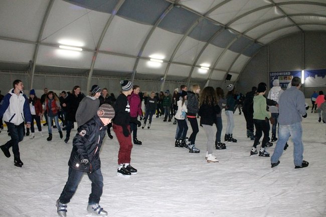 Lodowisko pęka w szwach - zdjęcia