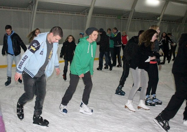 Lodowisko pęka w szwach - zdjęcia