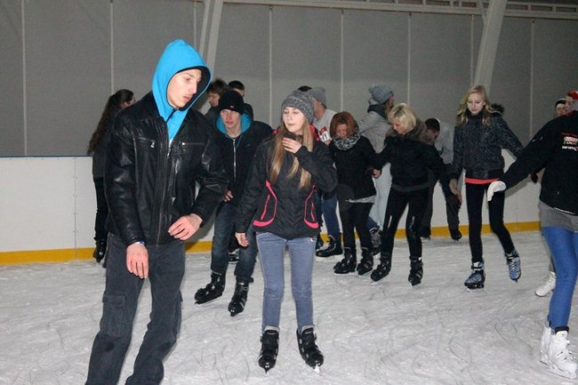 Lodowisko pęka w szwach - zdjęcia