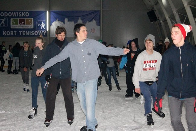 Lodowisko pęka w szwach - zdjęcia