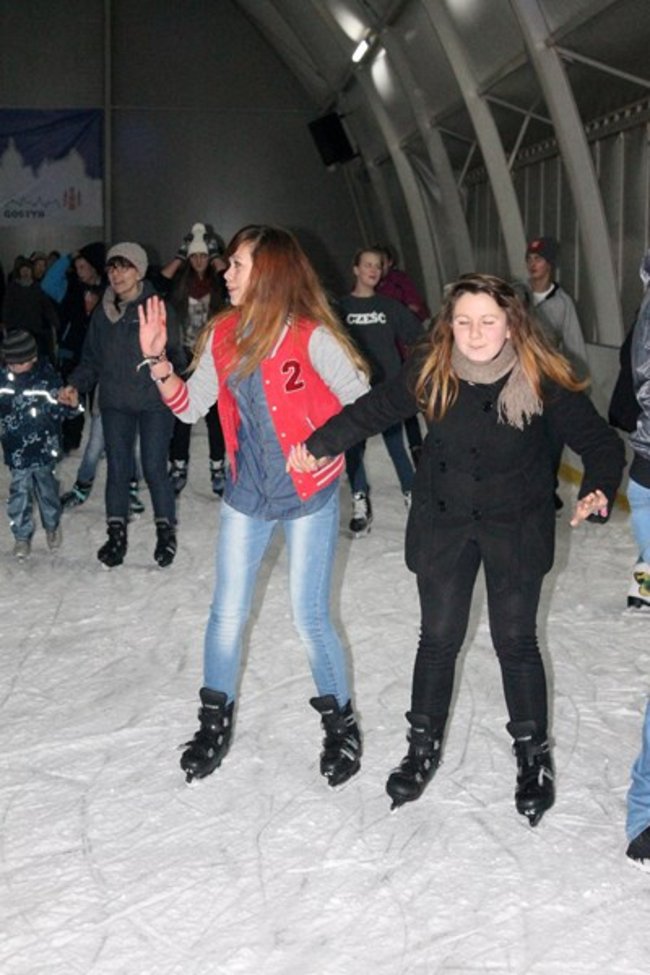 Lodowisko pęka w szwach - zdjęcia