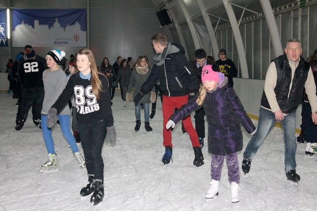 Lodowisko pęka w szwach - zdjęcia