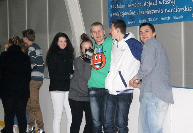 Lodowisko pęka w szwach - zdjęcia