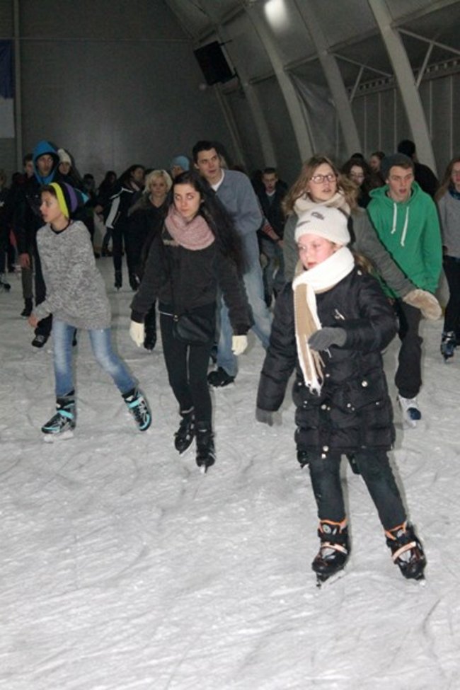 Lodowisko pęka w szwach - zdjęcia