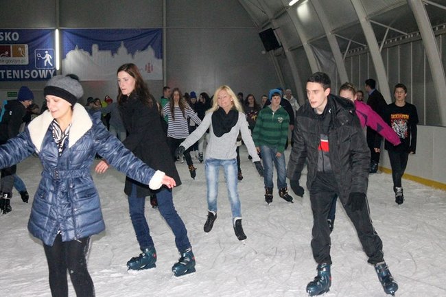 Lodowisko pęka w szwach - zdjęcia