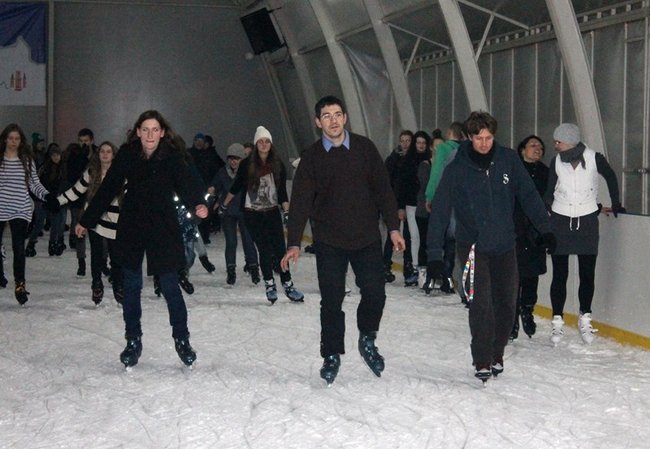 Lodowisko pęka w szwach - zdjęcia