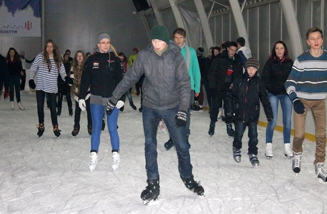 Lodowisko pęka w szwach - zdjęcia