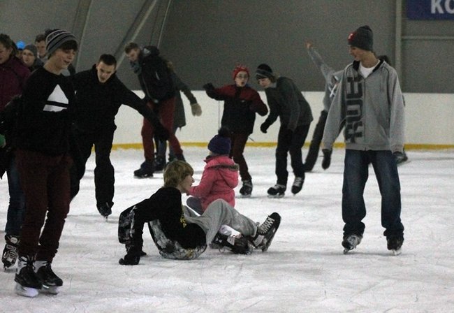Lodowisko pęka w szwach - zdjęcia