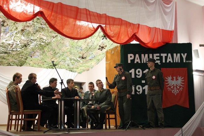 Pamiętają o bohaterach - zdjęcia