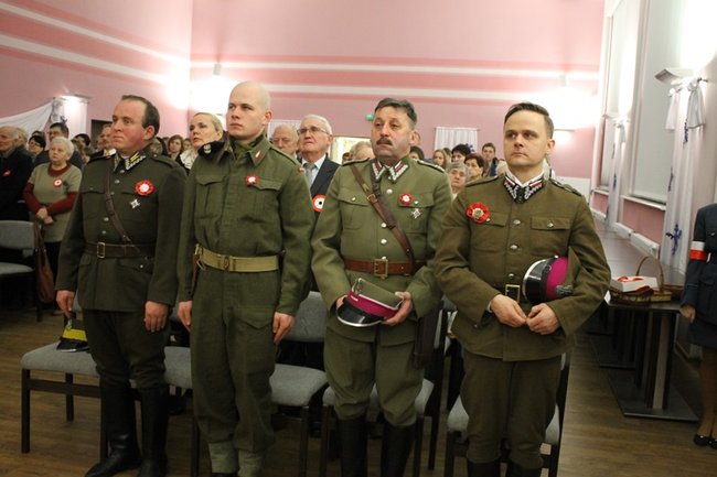 Pamiętają o bohaterach - zdjęcia