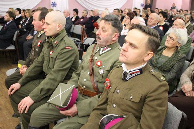 Pamiętają o bohaterach - zdjęcia