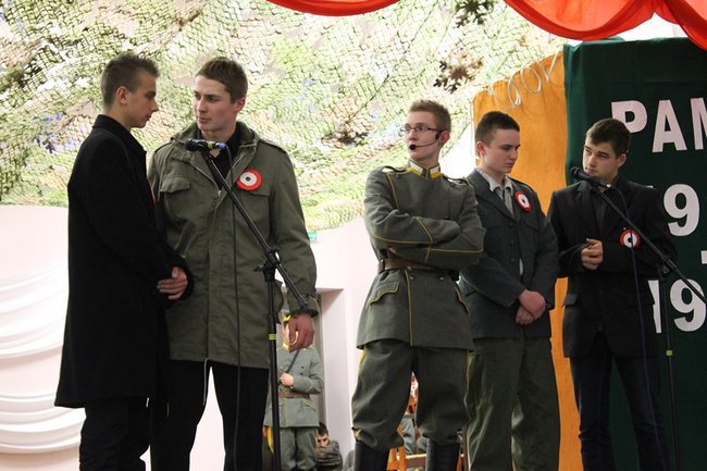 Pamiętają o bohaterach - zdjęcia