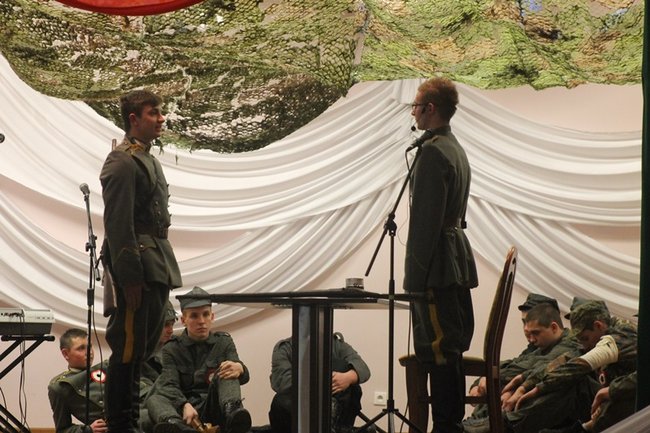 Pamiętają o bohaterach - zdjęcia