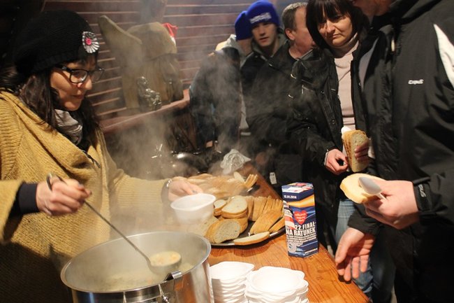 Kąpiel w lodowatej wodzie - zdjęcia