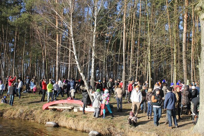Kąpiel w lodowatej wodzie - zdjęcia