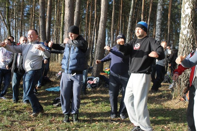 Kąpiel w lodowatej wodzie - zdjęcia