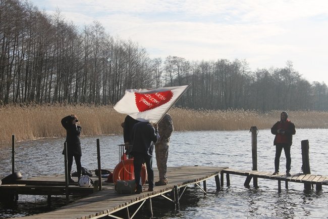 Kąpiel w lodowatej wodzie - zdjęcia