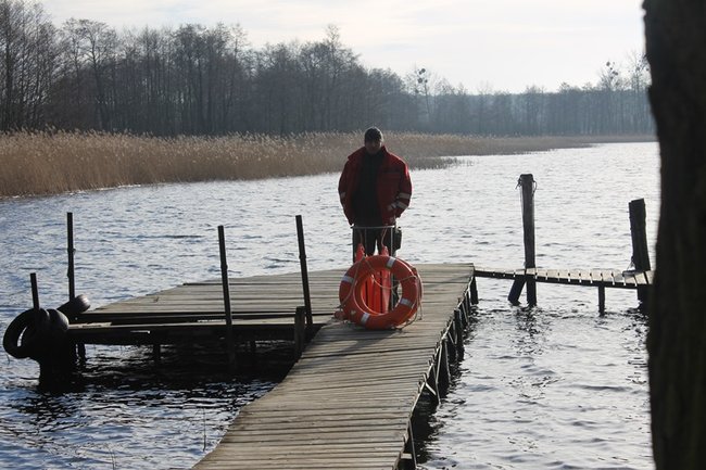 Kąpiel w lodowatej wodzie - zdjęcia