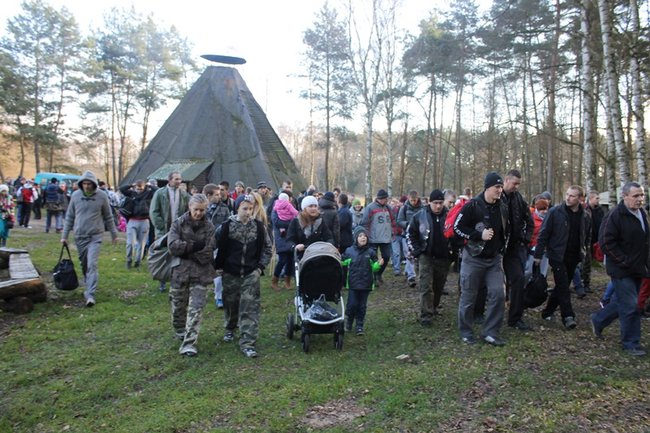 Kąpiel w lodowatej wodzie - zdjęcia