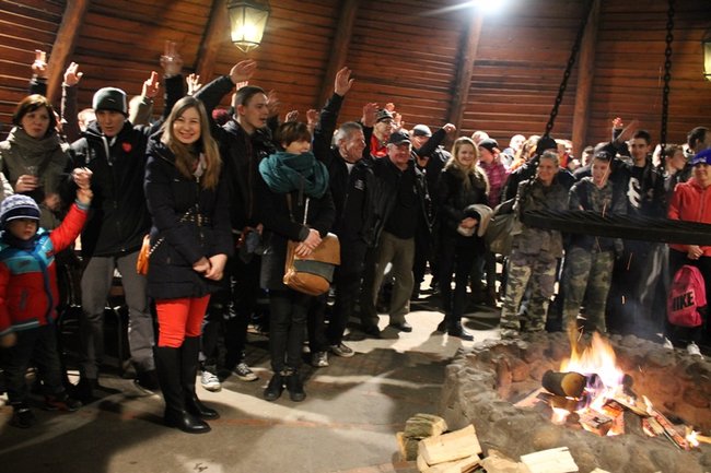 Kąpiel w lodowatej wodzie - zdjęcia