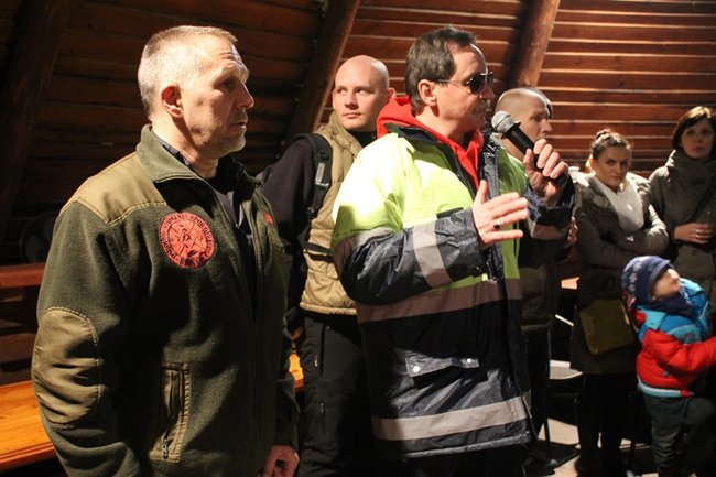 Kąpiel w lodowatej wodzie - zdjęcia