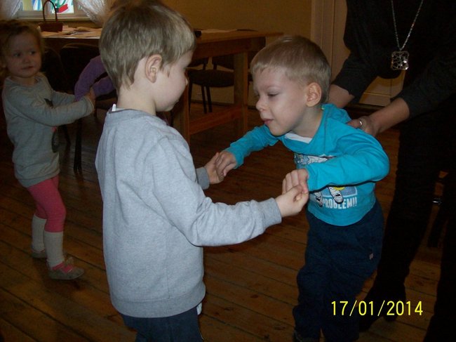 Tak bliska, a tak daleka - zdjęcia