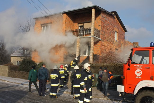 Pożar domu w Bodzewie - zdjęcia