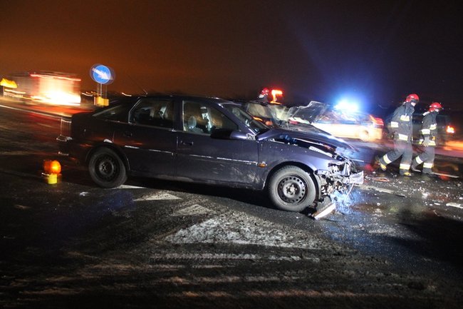 Nie wyhamował na skrzyżowaniu - zdjęcia