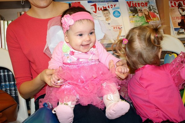 Przebierańcy w bibliotece - zdjęcia