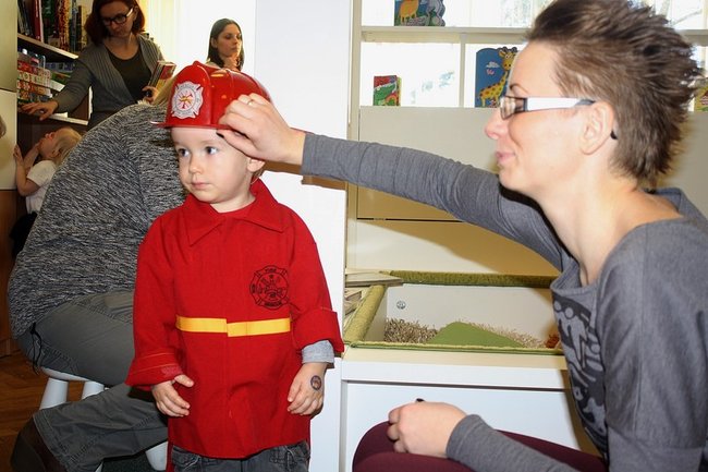 Przebierańcy w bibliotece - zdjęcia