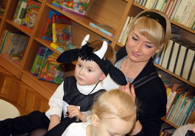 Przebierańcy w bibliotece - zdjęcia