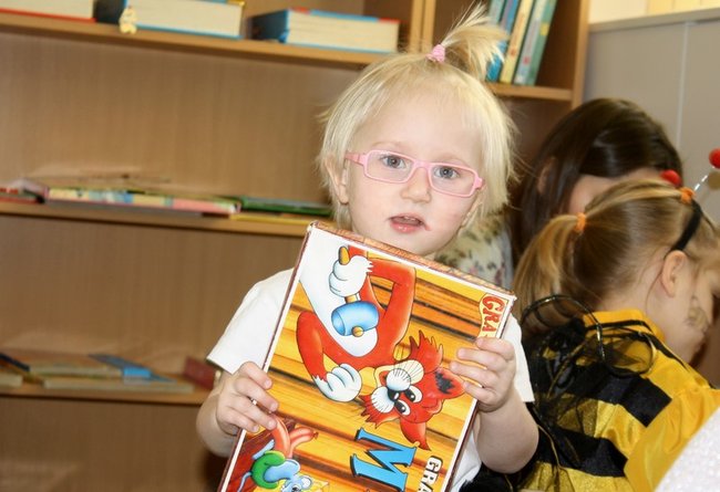 Przebierańcy w bibliotece - zdjęcia