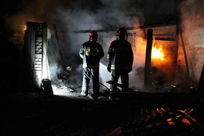 Garaż spłonął doszczętnie - zdjęcia