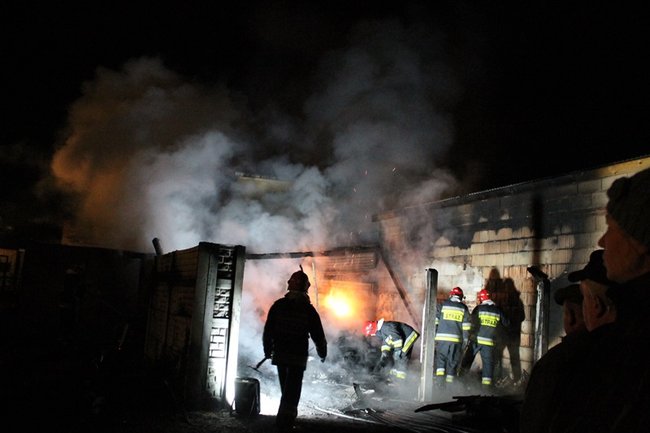 Garaż spłonął doszczętnie - zdjęcia