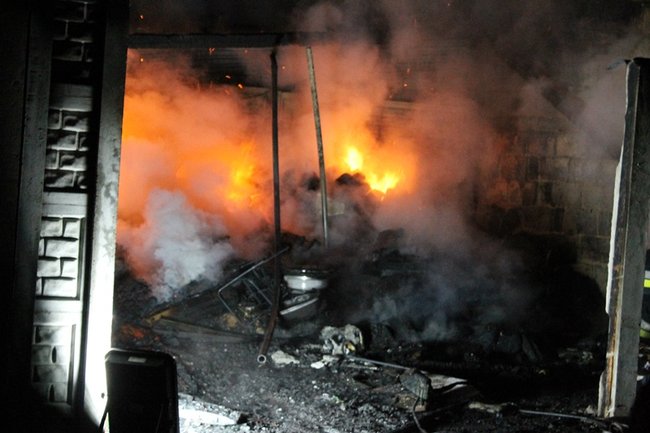 Garaż spłonął doszczętnie - zdjęcia