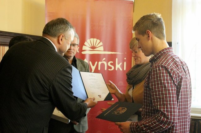 Nagrody dla młodych sportowców - zdjęcia