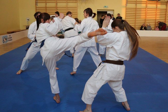 Przyjaźń, sport, karate - zdjęcia