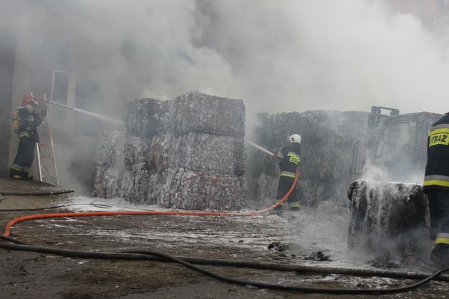 Niebezpieczny pożar w Simecie - zdjęcia