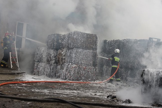 Niebezpieczny pożar w Simecie - zdjęcia