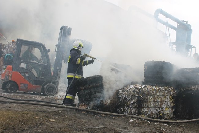 Niebezpieczny pożar w Simecie - zdjęcia