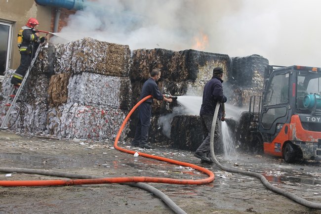 Niebezpieczny pożar w Simecie - zdjęcia