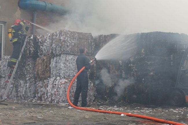 Niebezpieczny pożar w Simecie - zdjęcia