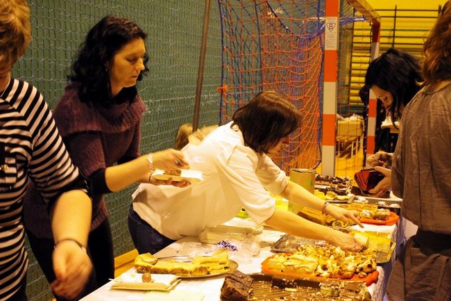 Rodzinna biesiada w szkole - zdjęcia