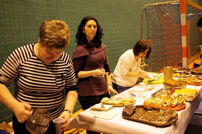 Rodzinna biesiada w szkole - zdjęcia