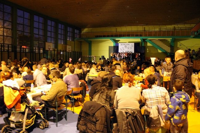 Rodzinna biesiada w szkole - zdjęcia